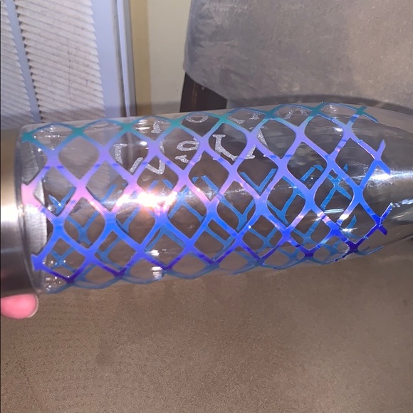Water bottle and design - Picture 2 of 6